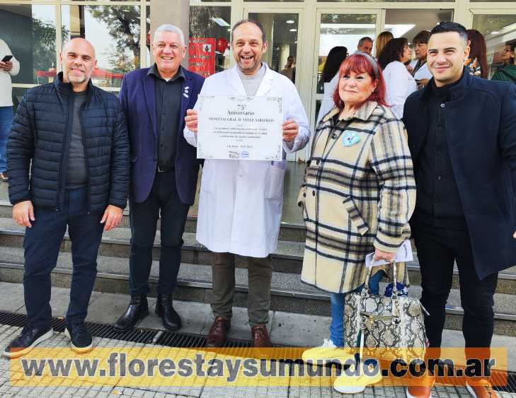 Diploma entregado por FECOBA al director del Hospital Vélez Sársfield Dr. Alejandro Marchetto.