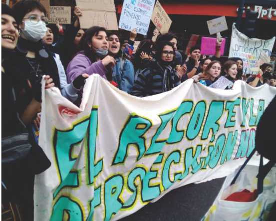 El Centro de Estudiantes del ESEA Yrurtia, hace un festival para visibilizar su protesta