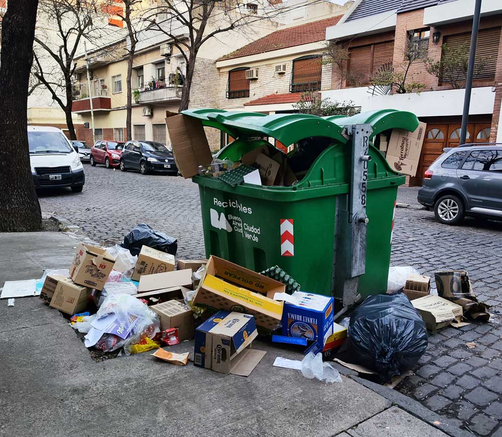 Domingo 20 de Julio. Bacacay al 3900, la cuadra de la Comuna 10